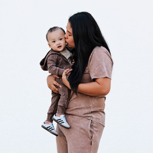 MAMA V-NECK- Bark Snow Wash