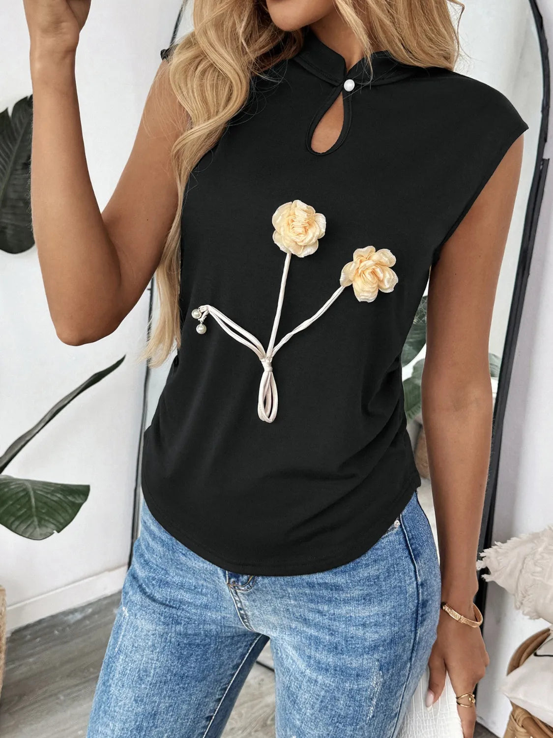 Floral Applique Keyhole Sleeveless Top