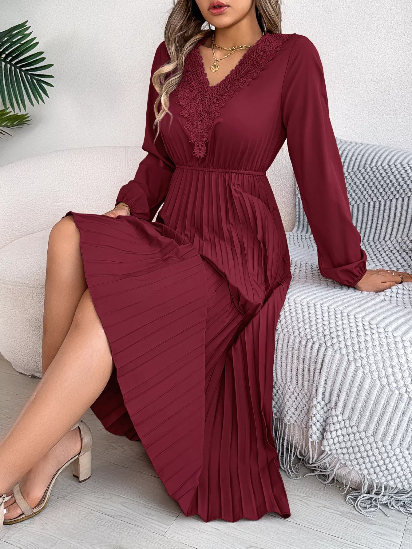 Lace Detail V-Neck Pleated Dress Burgundy