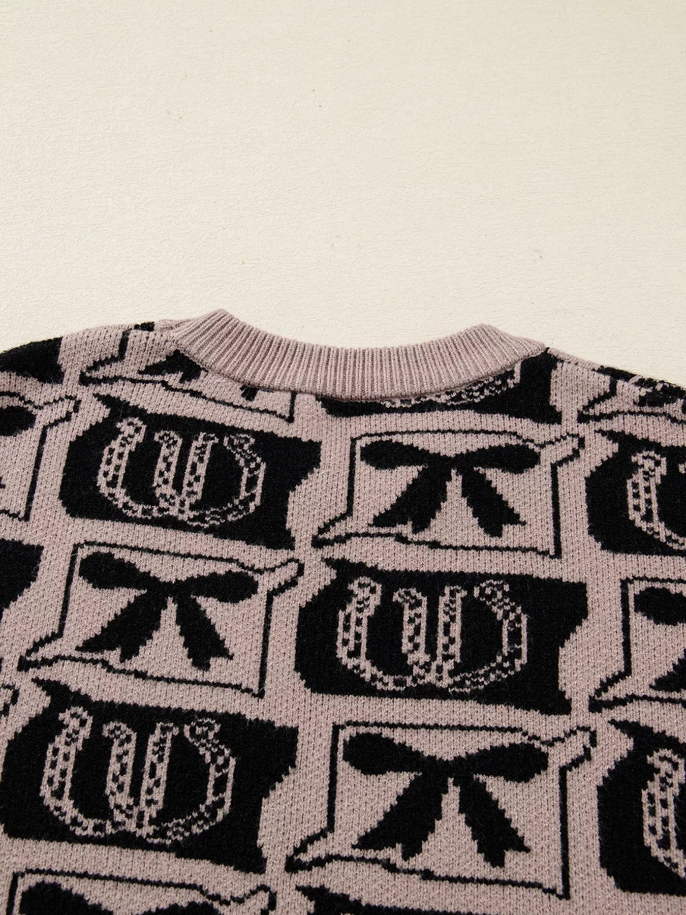 Bows & Horseshoes Pattern Round Neck Sweater