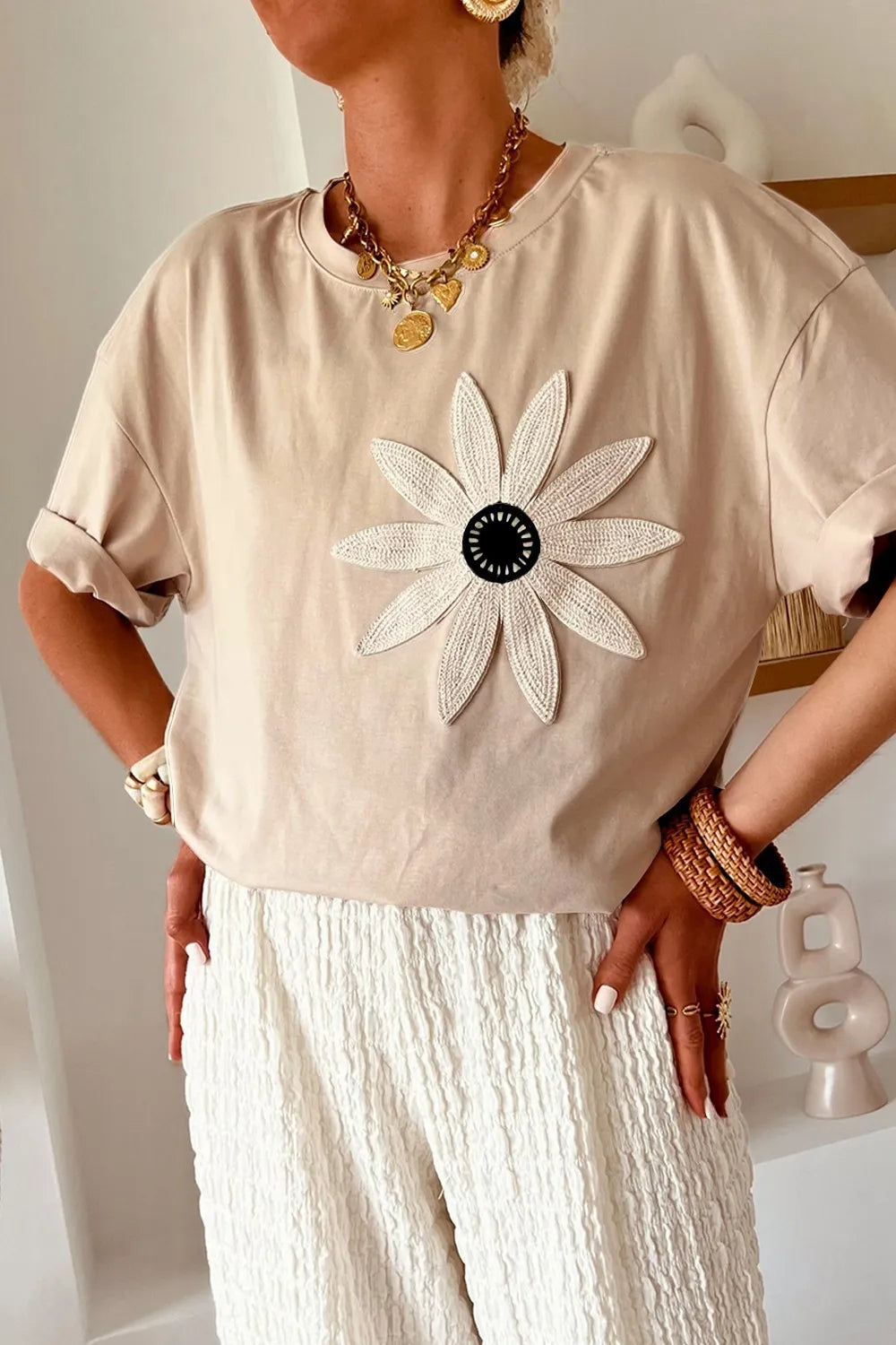 Casual Daisy Patch Round Neck T-Shirt Beige
