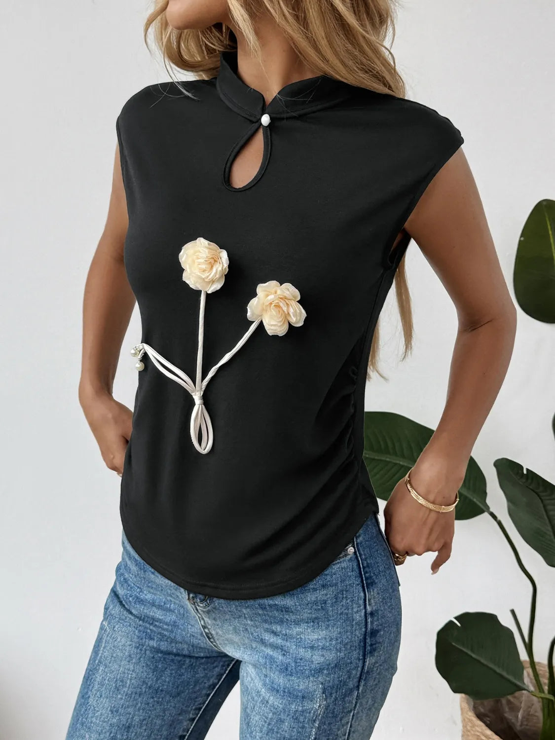 Floral Applique Keyhole Sleeveless Top