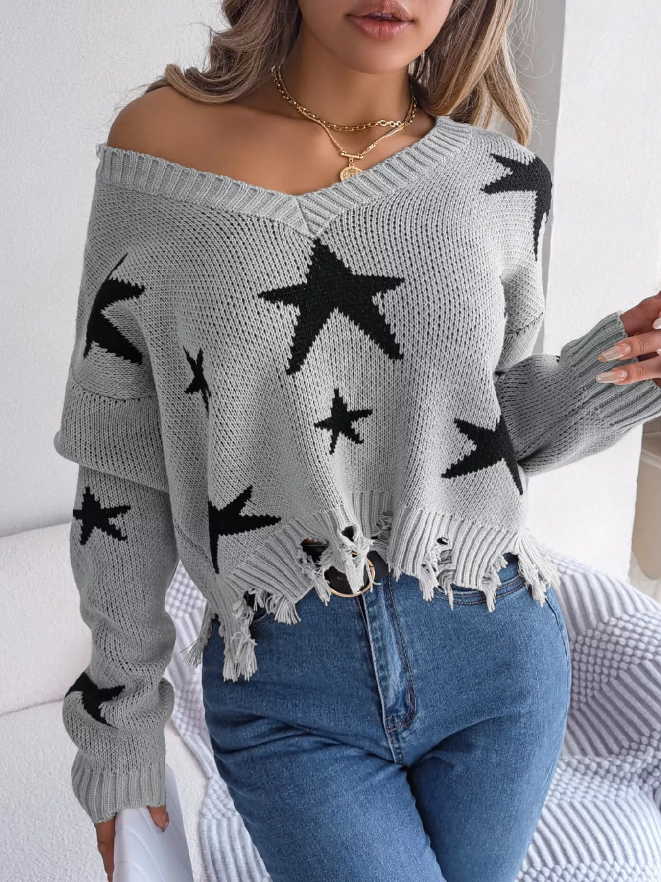 Star Pattern V-Neck Distressed Sweater