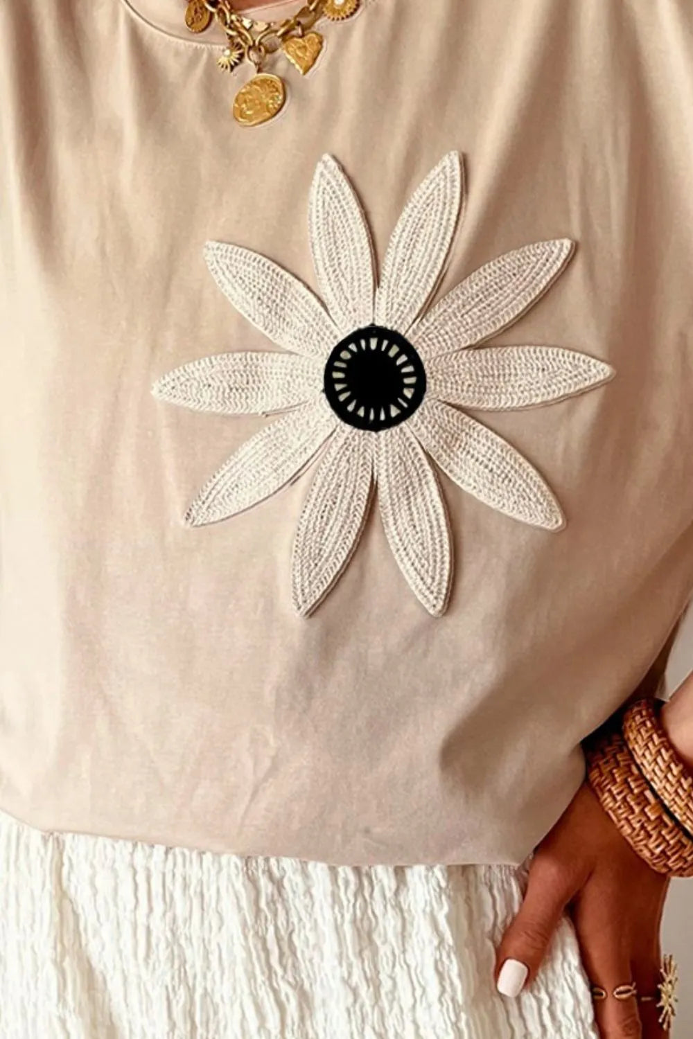 Casual Daisy Patch Round Neck T-Shirt