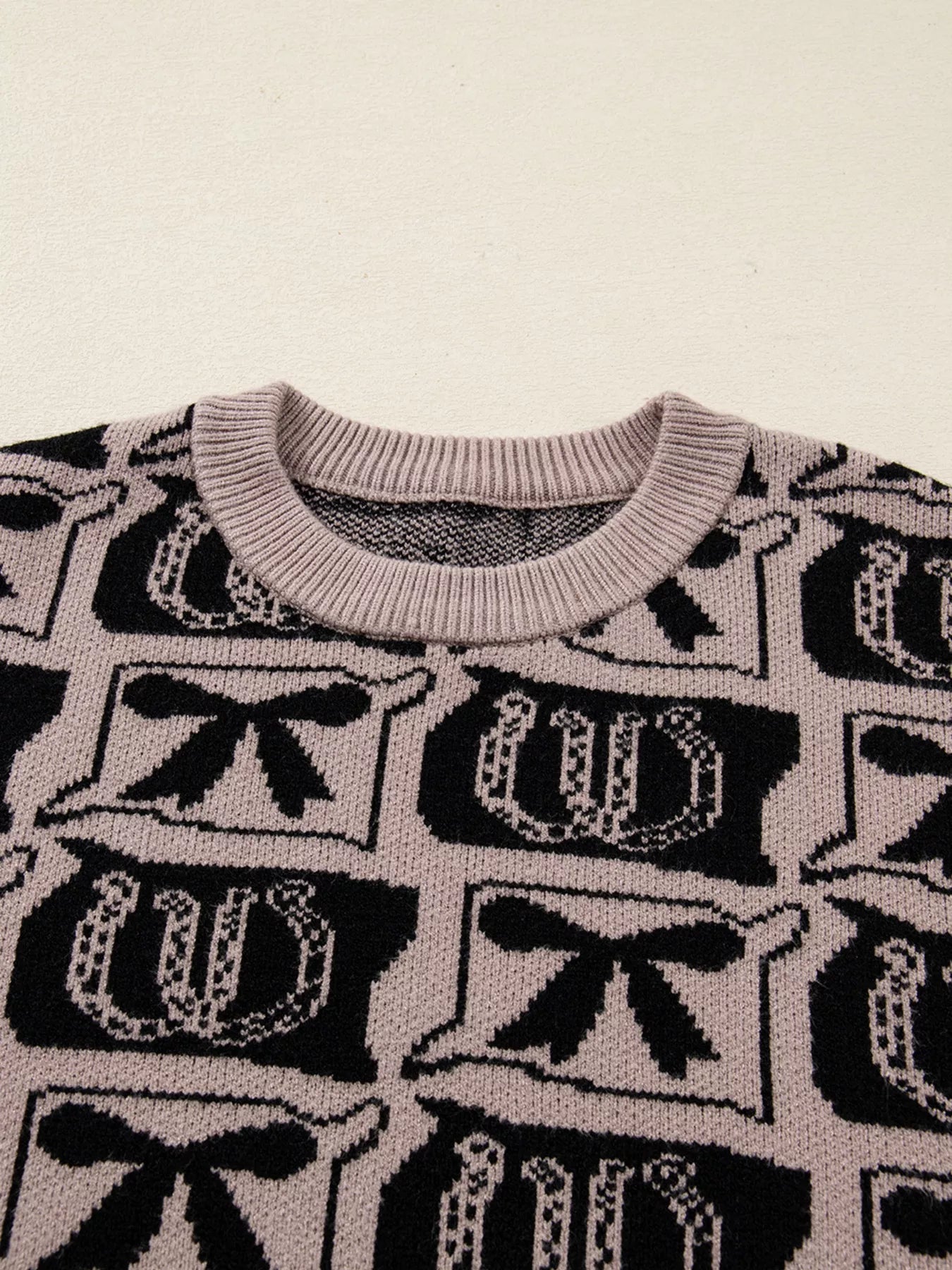 Bows & Horseshoes Pattern Round Neck Sweater