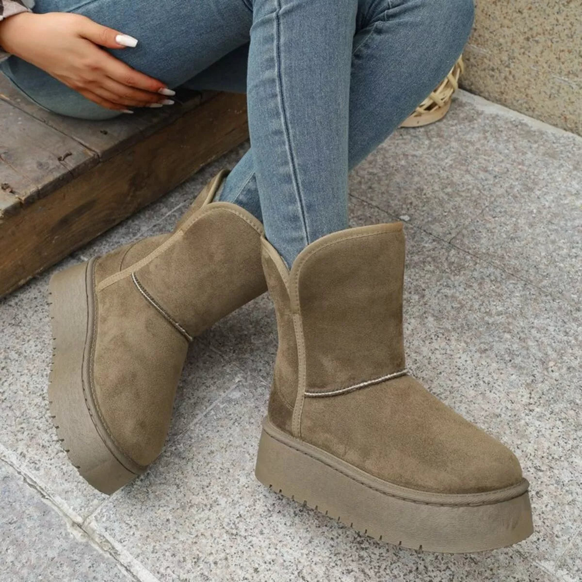 Round Toe Platform Boots