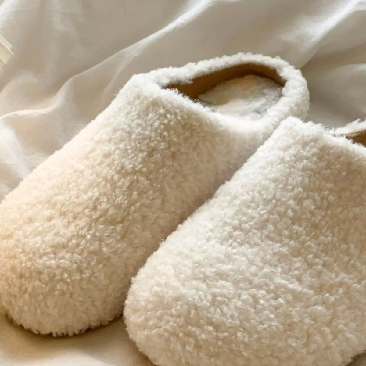 Round Toe Fuzzy Indoor Slippers