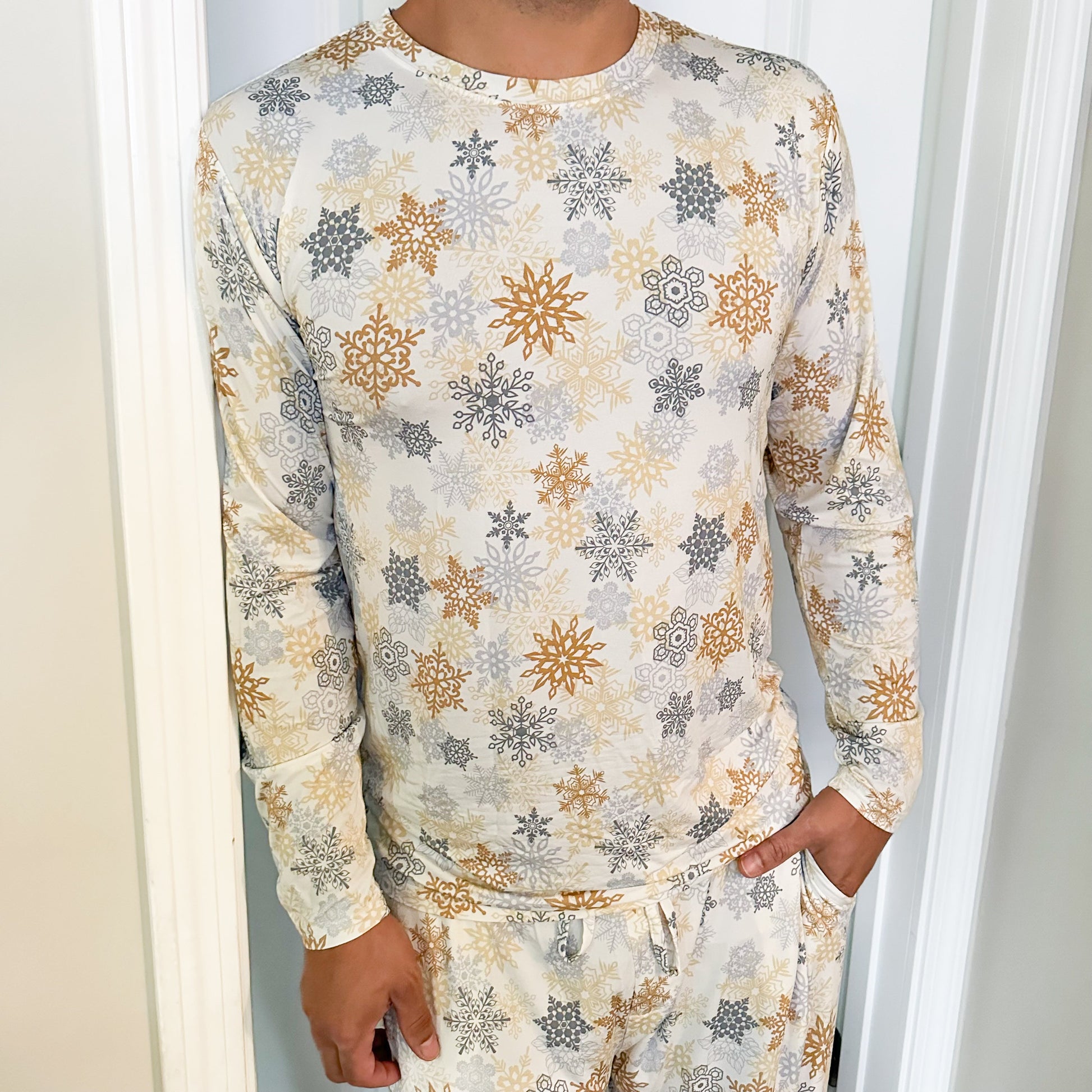 MEN'S PAJAMA SET- Snowflakes