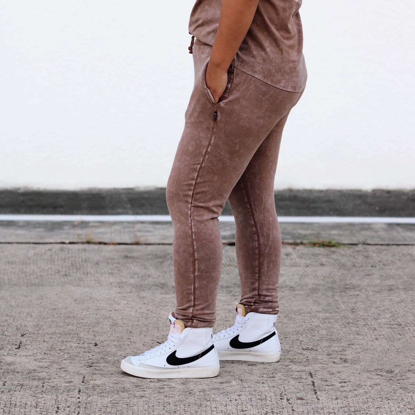 MAMA JOGGERS- Bark Snow Wash