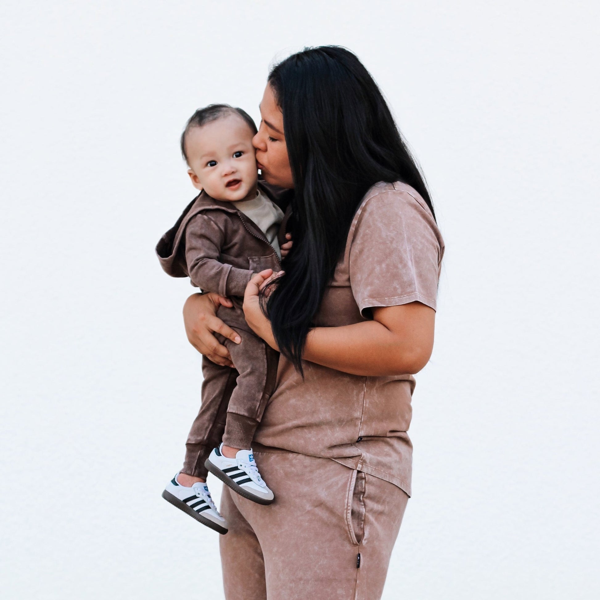 MAMA V-NECK- Bark Snow Wash