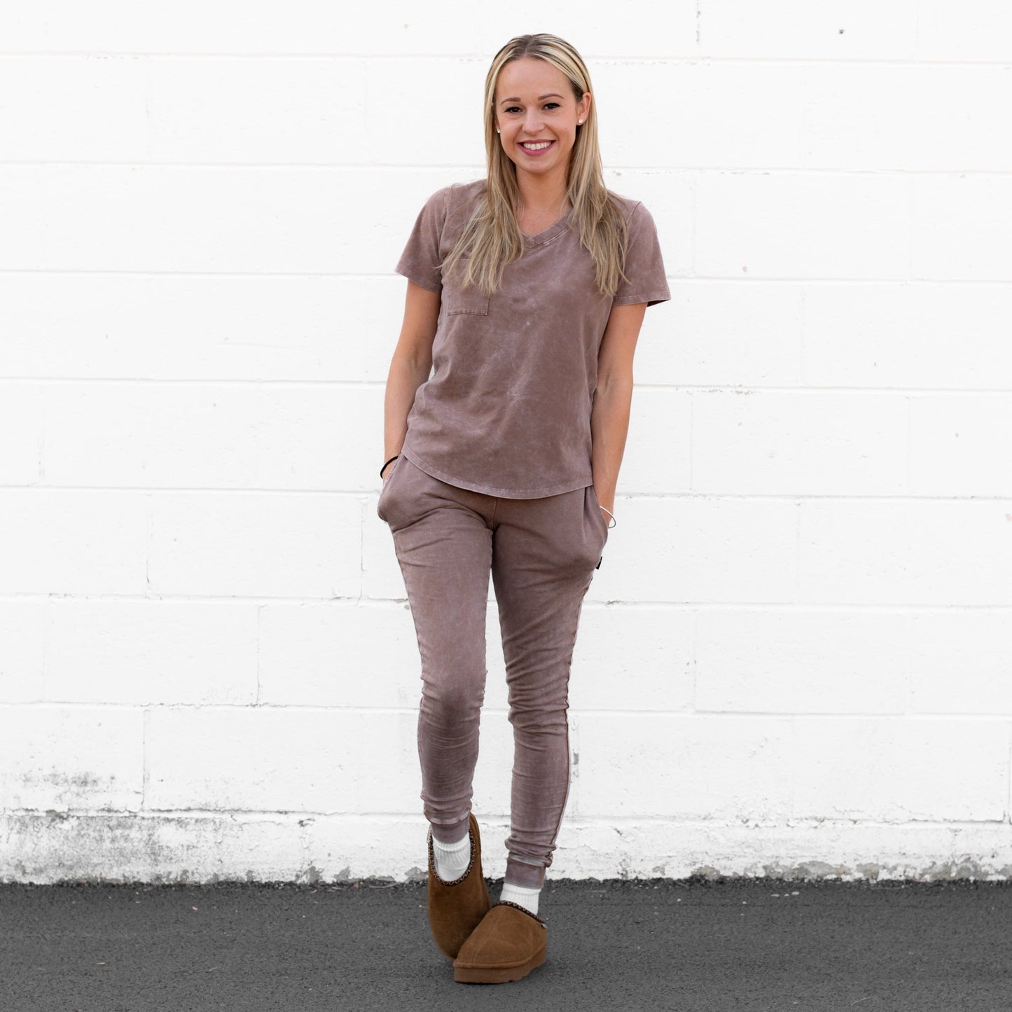 MAMA V-NECK- Bark Snow Wash