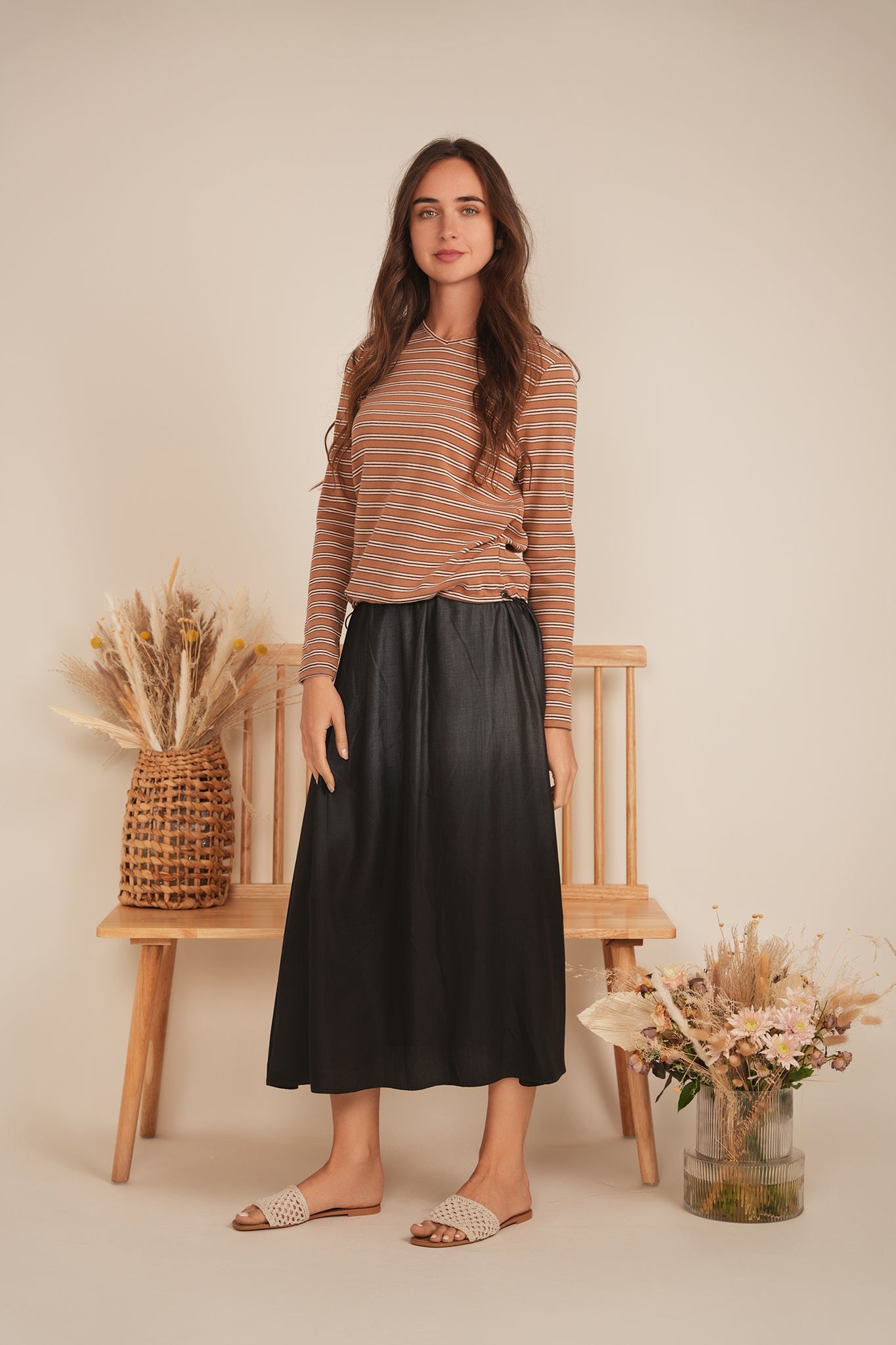 Ribbed Striped V Neck Tee With Bungee Rope