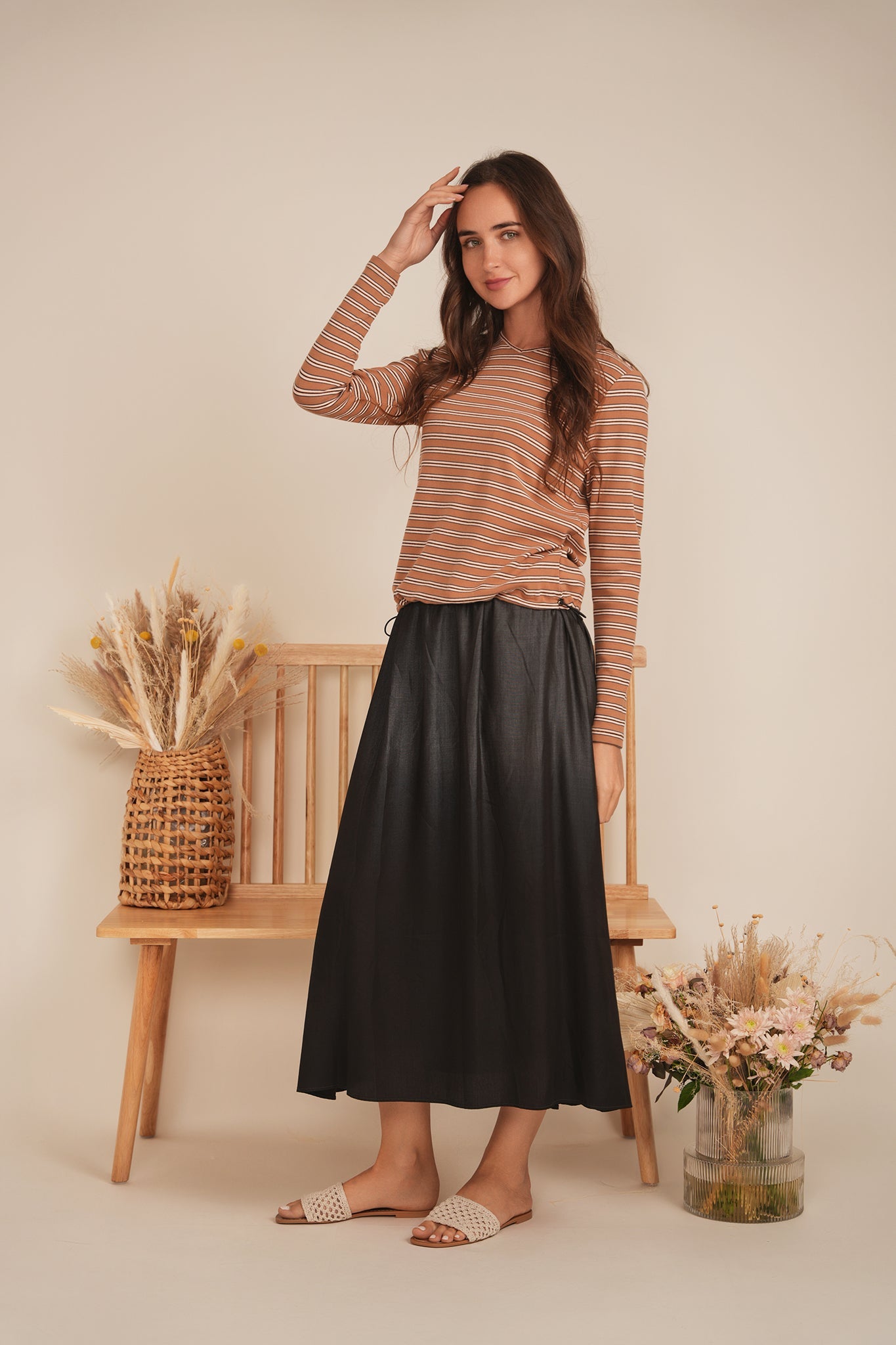 Ribbed Striped V Neck Tee With Bungee Rope