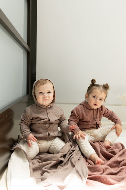 Knitted Blanket with Pouch