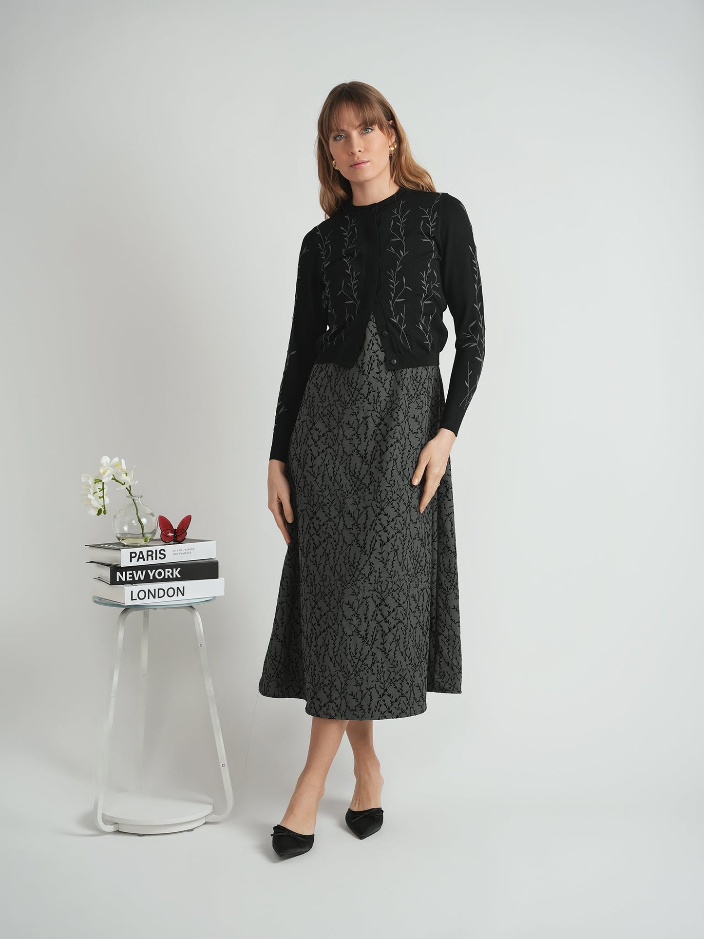 Embrodered Knit Cropped Cardigan