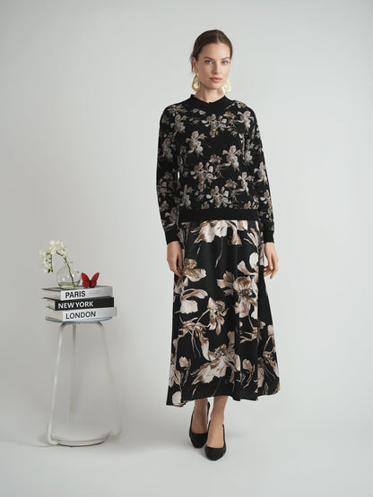 Crew Neck Floral Embroidery Sweater