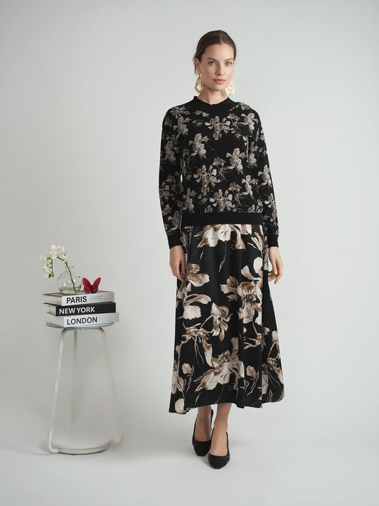 Crew Neck Floral Embroidery Sweater