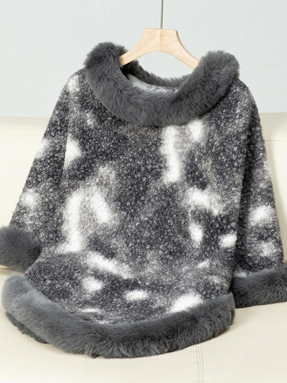 Furry Contrast Three-Quarter Poncho Dark Gray One Size