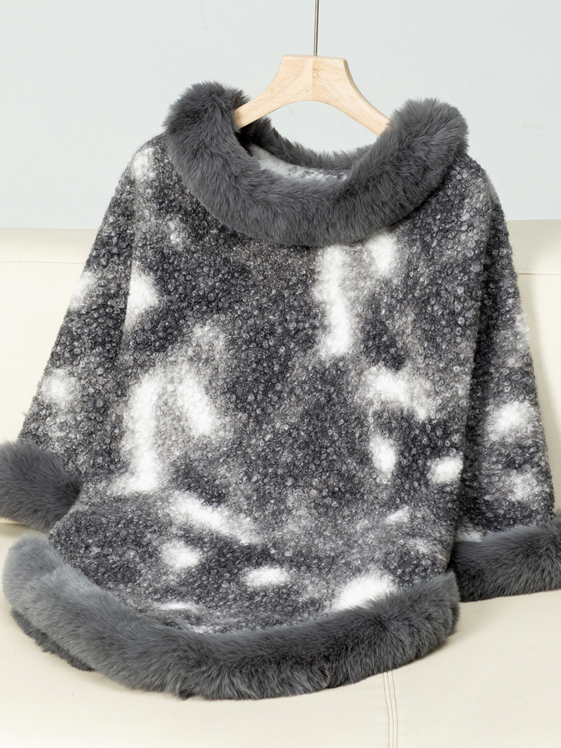 Furry Contrast Three-Quarter Poncho Dark Gray One Size