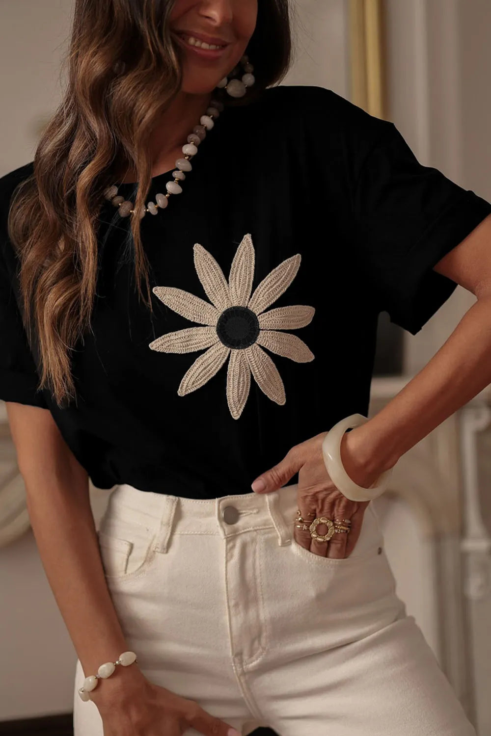 Casual Daisy Patch Round Neck T-Shirt Black