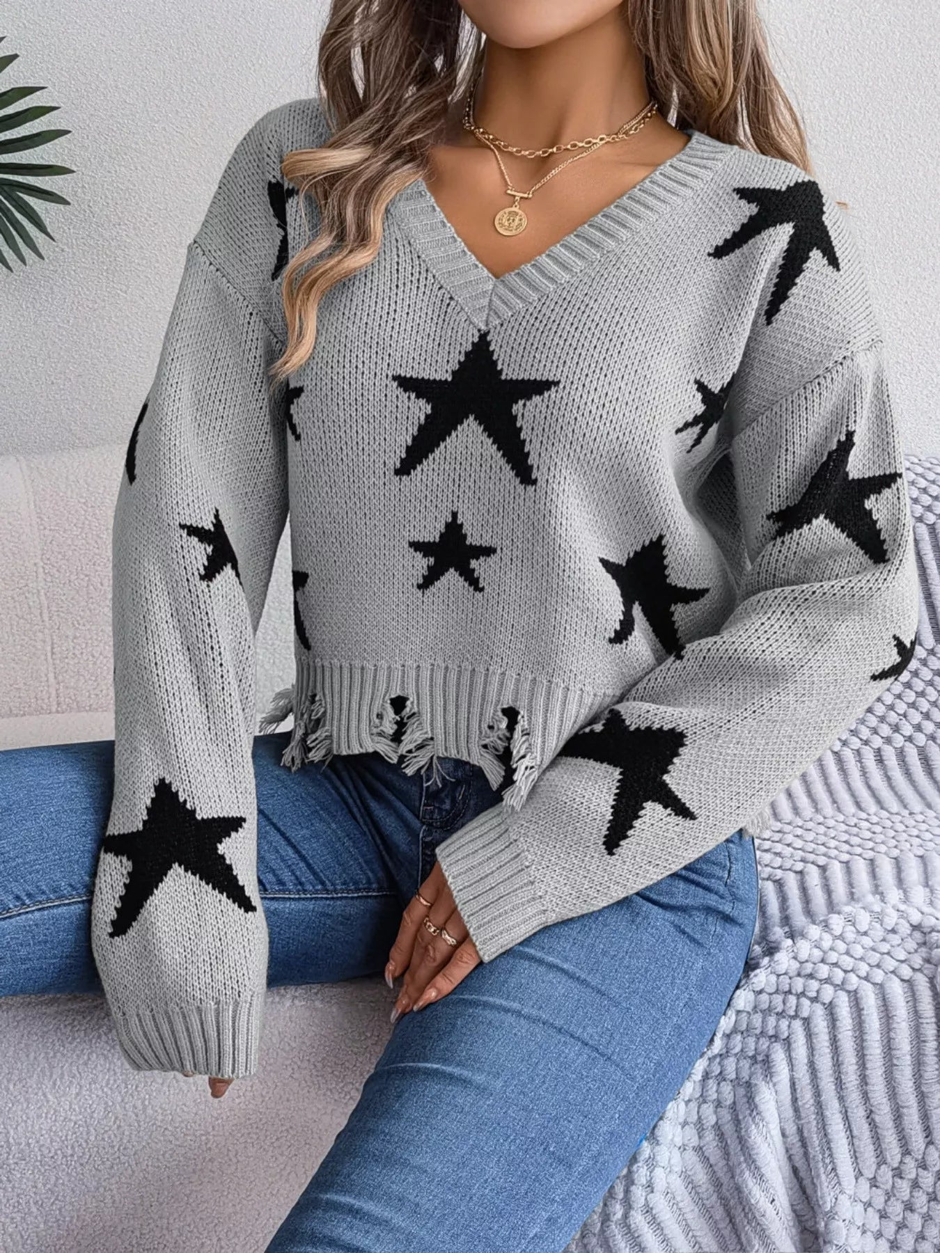Star Pattern V-Neck Distressed Sweater