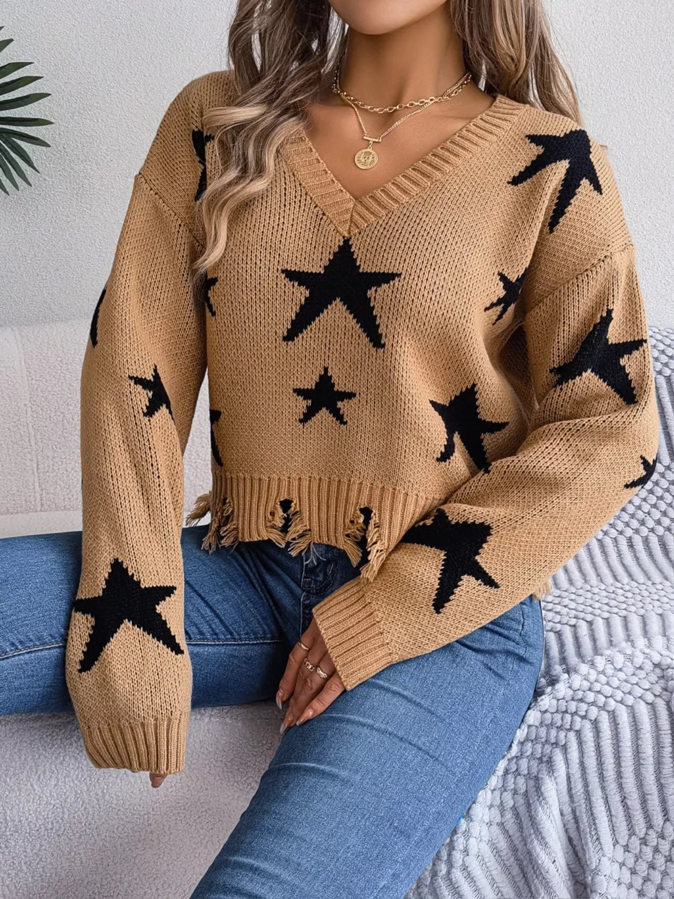 Star Pattern V-Neck Distressed Sweater