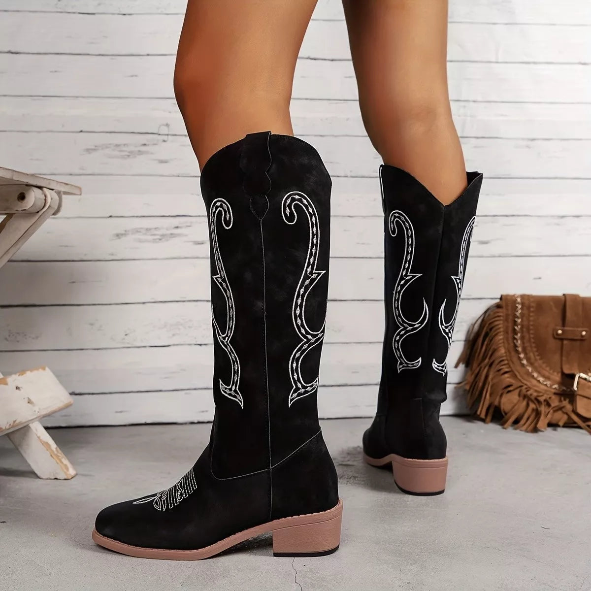 Embroidered Round Toe Block Heels Boots
