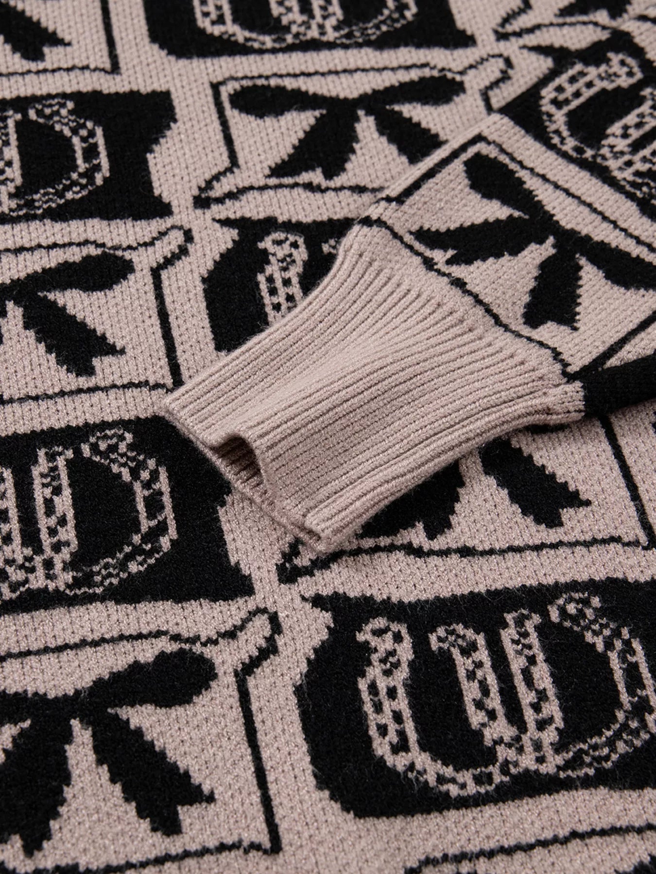 Bows & Horseshoes Pattern Round Neck Sweater