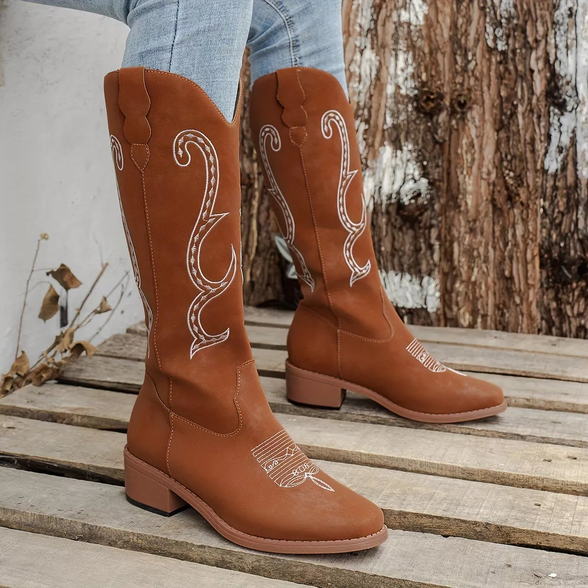 Embroidered Round Toe Block Heels Boots