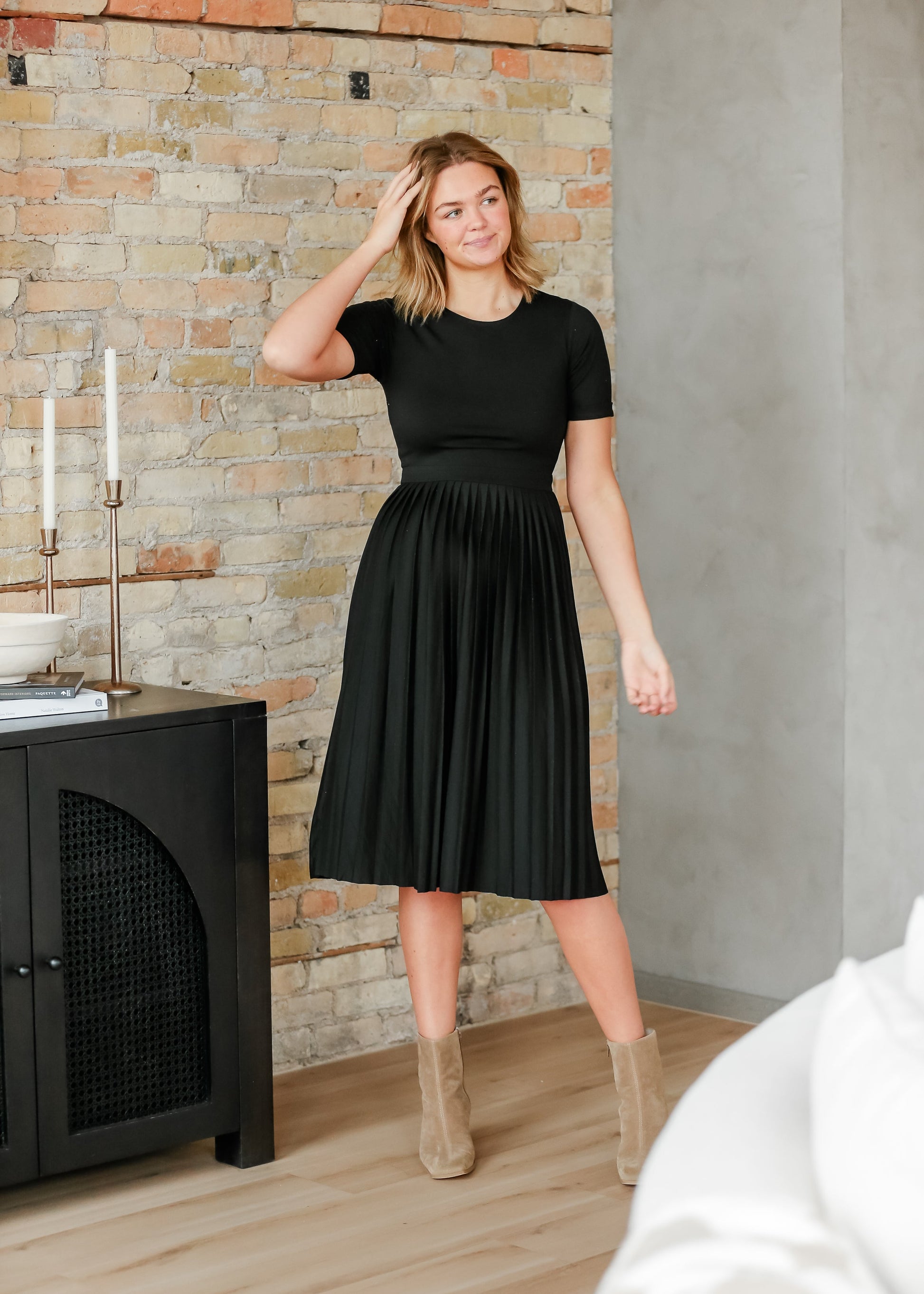 Emersyn Pleated Midi Dress Black