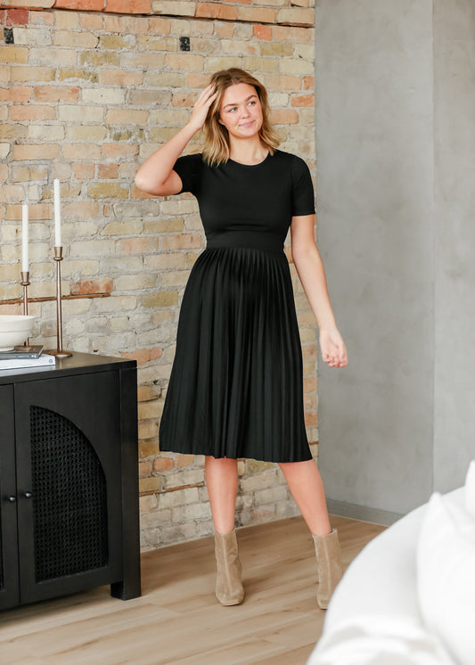 Emersyn Pleated Midi Dress Black
