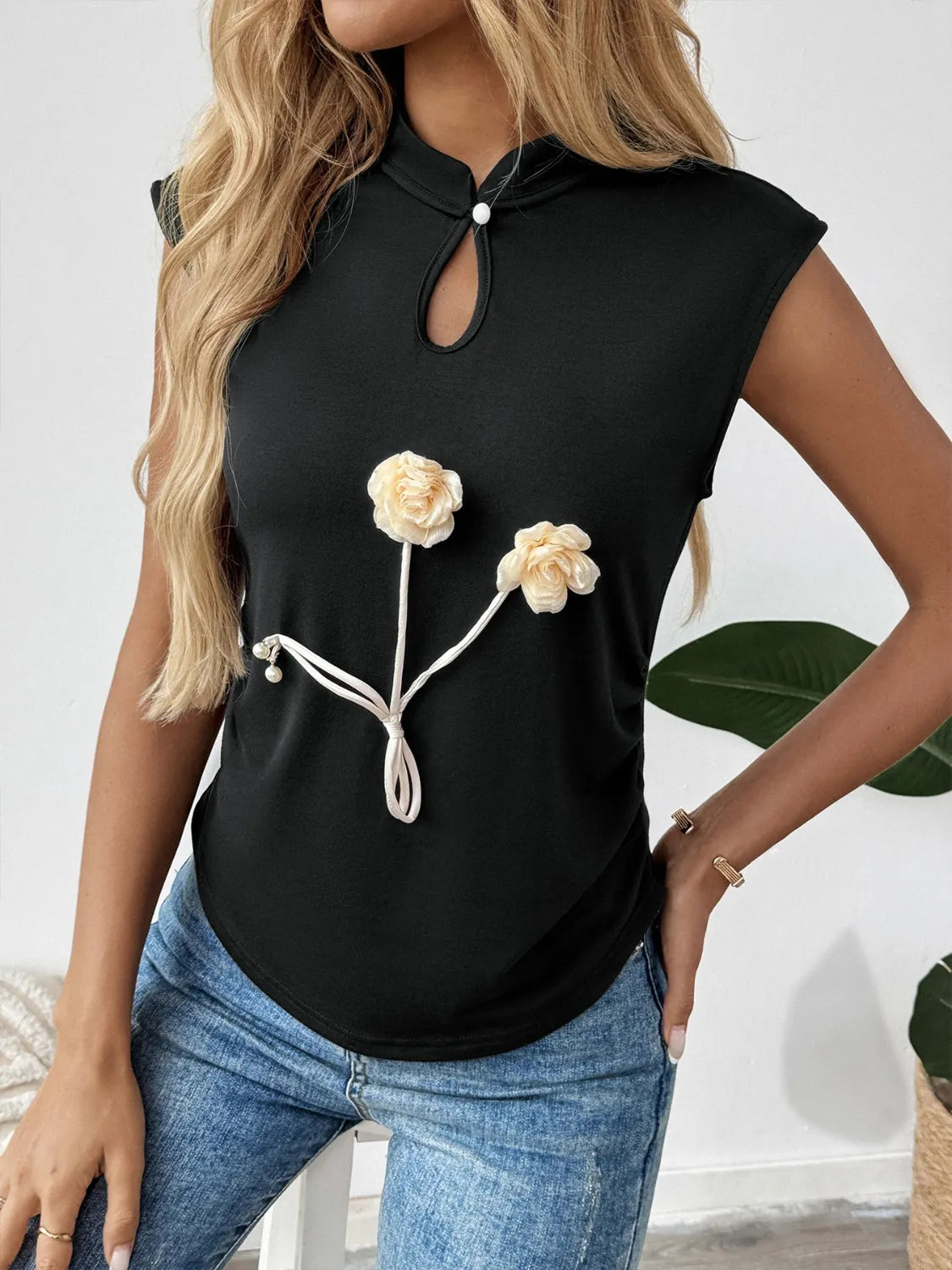 Floral Applique Keyhole Sleeveless Top