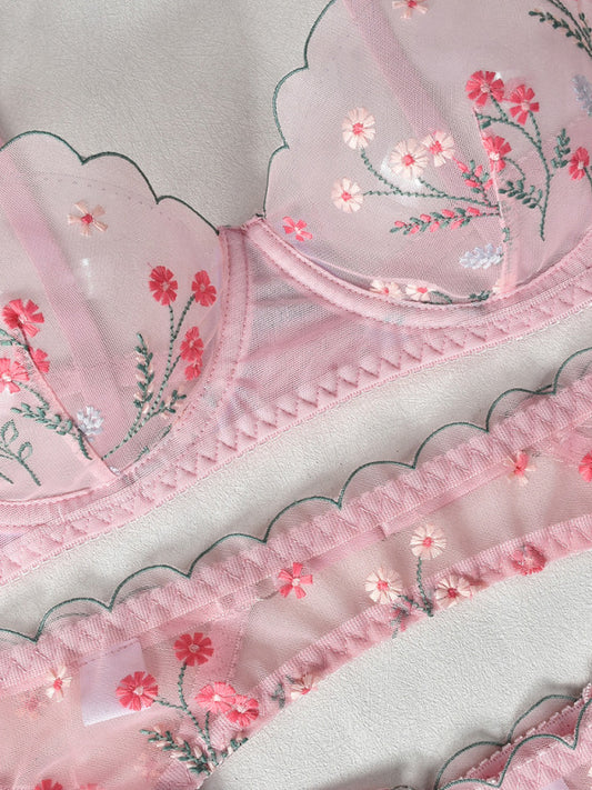 Embroidery and mesh sexy underwear four-piece set